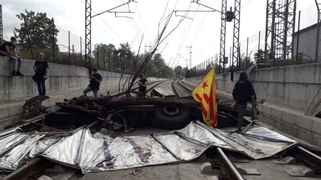 Sabotaje de los CDR, que cortan las vías del AVE en Girona / CDR