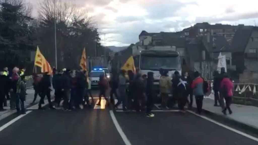 Los CDR cortan la carretera nacional en La Seu d'Urgell