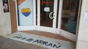 Pintadas de Arran en la sede de Ciudadanos en L'Hospitalet / TWITTER