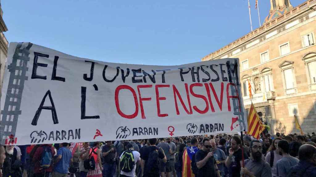 Una imagen de la concentración de este sábado en plaza Sant Jaume Arran