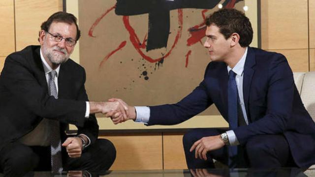 Mariano Rajoy, y el líder de Ciudadanos, Albert Rivera, que ha decidido ocupar el espacio de derecha del PP sin contemplaciones / EFE