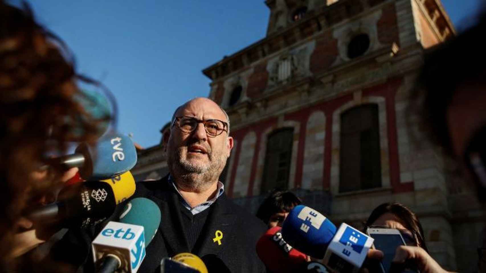 Eduard Pujol, portavoz de JxCAT, ante el Parlament hoy, domingo 29 de enero / EFE