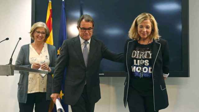 La exconsejera de Enseñanza Irene Rigau, el expresidente de la Generalitat Artur Mas, y la exvicepresidenta Joana Ortega, en una imagen de archivo / EFE