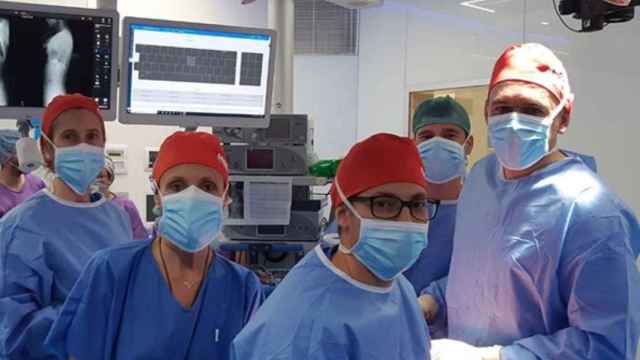 Este es el equipo del Hospital Sant Joan de Déu de Barcelona que ha practicado la operación con un sistema de impresión en 3D / HSJD
