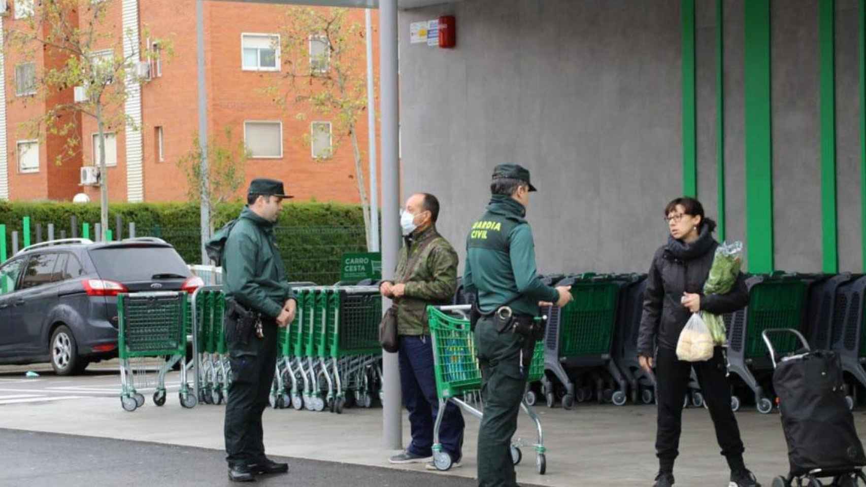 Agentes de la Guardia Civil durante el estado de alarma por el coronavirus / GUARDIA CIVIL