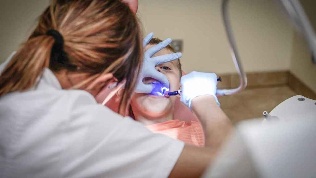 Imagen de archivo de una dentista