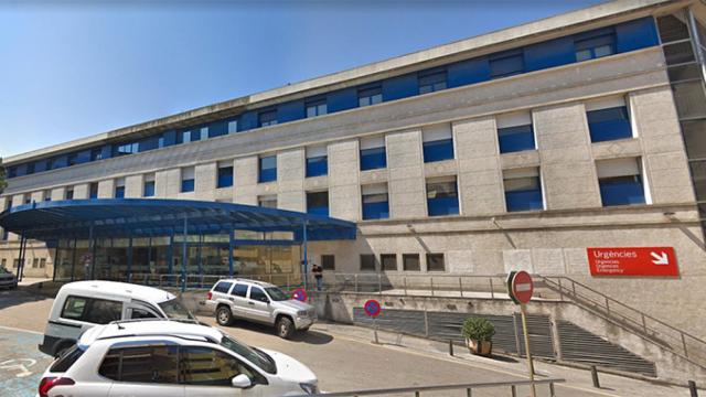 Entrada del hospital de Palamós y la señalización de Urgencias / GOOGLE