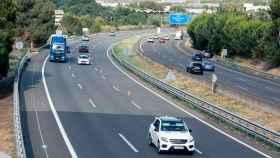 La AP-7, principal conexión con territorio francés, con un carril adicional y las antiguas casetas de peaje en una imagen de archivo / SERVEI CATALÀ DE TRÀNSIT