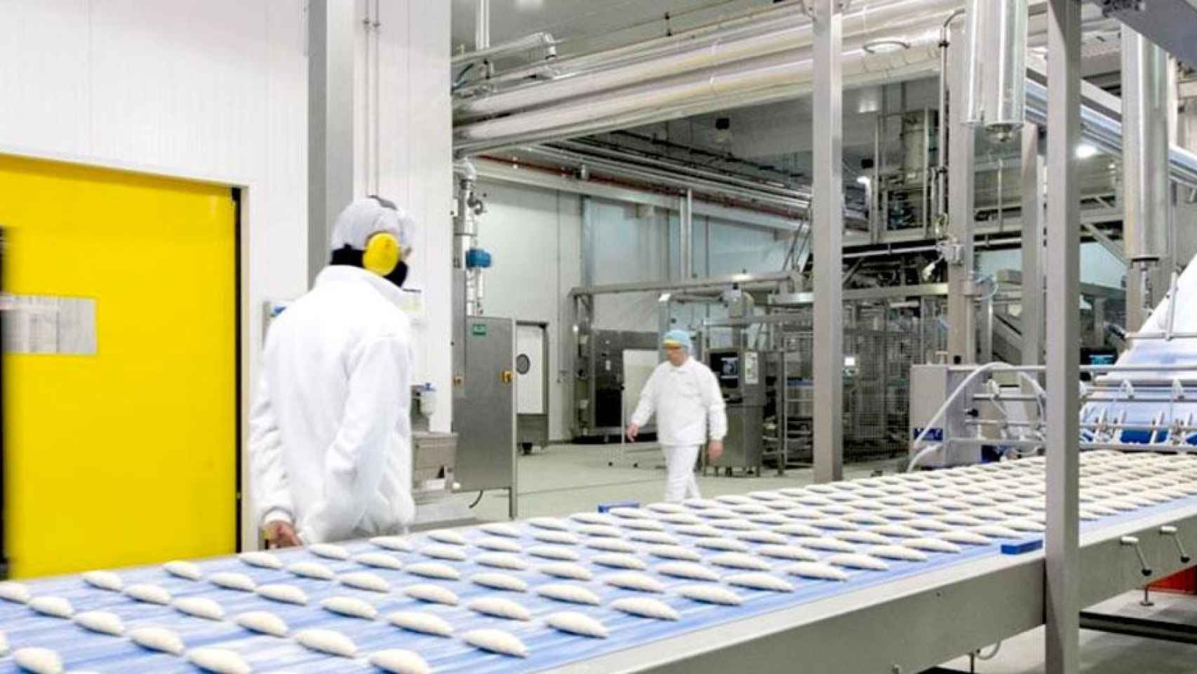 Imagen de una de las líneas de producción de Europastry en Sarral (Tarragona) / EUROPASTRY