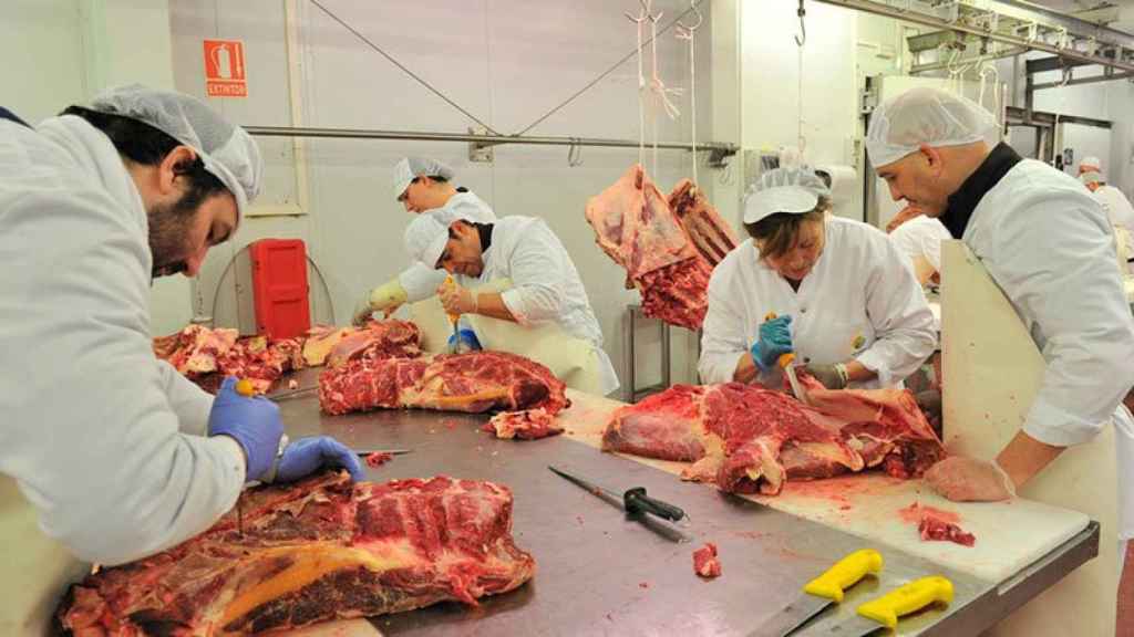 Sala de despiece de una de las industrias cárnicas de Mercabarna / CG