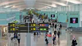 Imagen del interior de la terminal 1 del aeropuerto de Barcelona / EFE