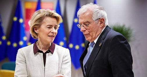 Úrsula Von der Leyen (i), con el jefe de la diplomacia comunitaria, Josep Borrell / EP