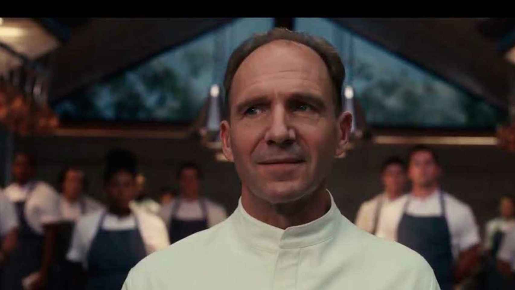 Una imagen de la película 'El Menú', con Ralph Fiennes