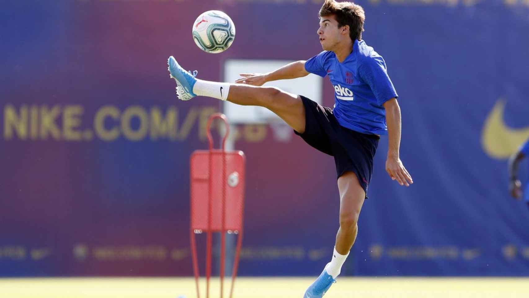 Riqui Puig en un entrenamiento del Barça / EFE