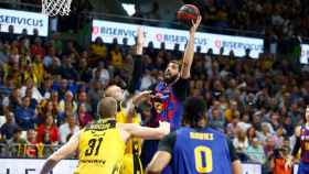 Mirotic en una acción de juego contra Iberostar Tenerife - FCB