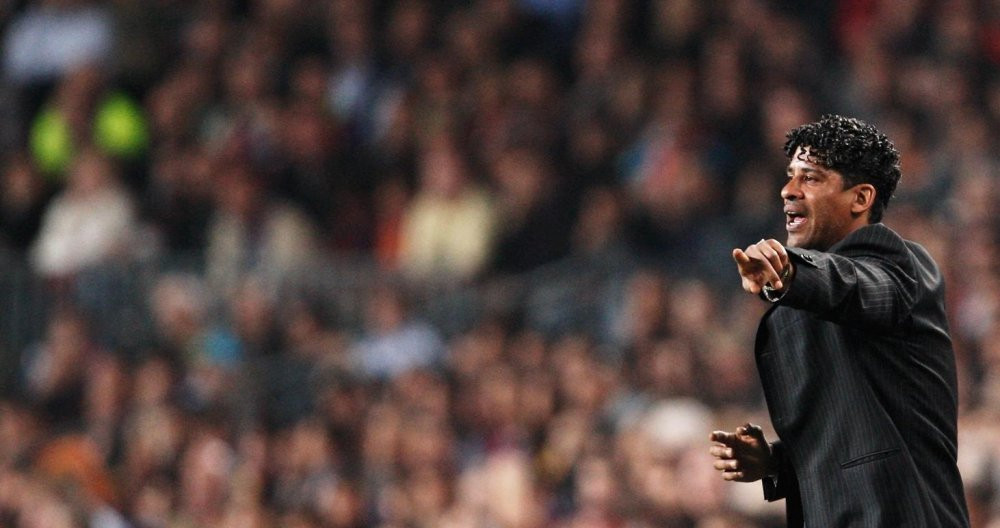 Rijkaard dirigiendo al FC Barcelona / Redes