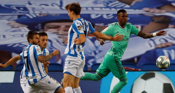 Vinicius Junior en una acción con la Real Sociedad / EFE