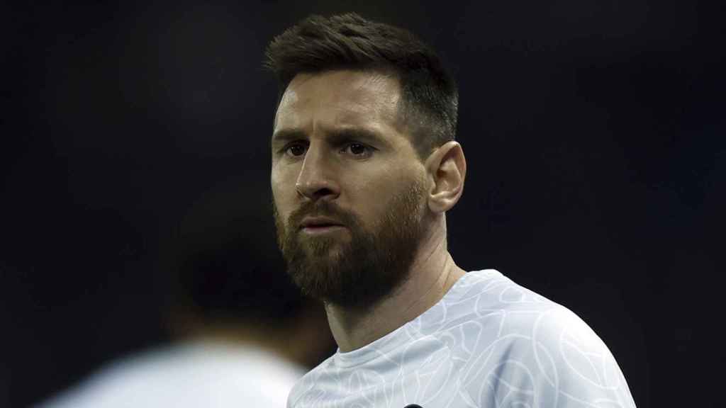 Leo Messi calienta en la previa de un partido con el PSG / EFE