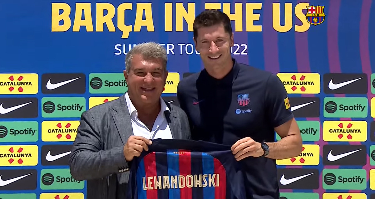 La sonrisa de Laporta y Lewandowski, en la presentación del polaco en Miami / REDES