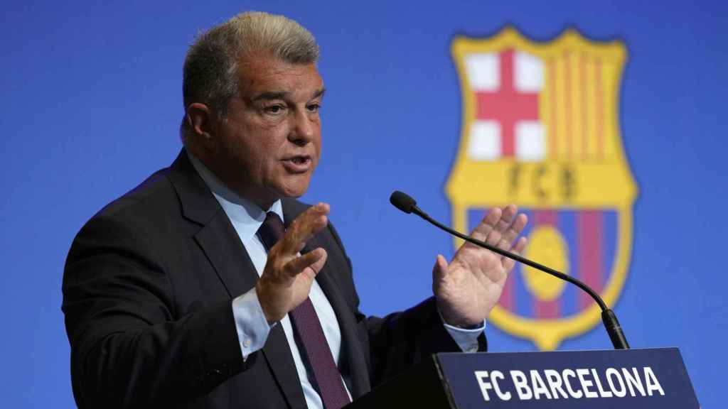 Joan Laporta, en su comparecencia ante los medios de comunicación, para informar de los pagos del Barça a Enríquez Negreira : EFE