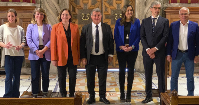 Ada Colau y Joan Laporta junto a Janet Sanz, Elena Fort y Jordi Llauradó, entre otros / CULEMANIA