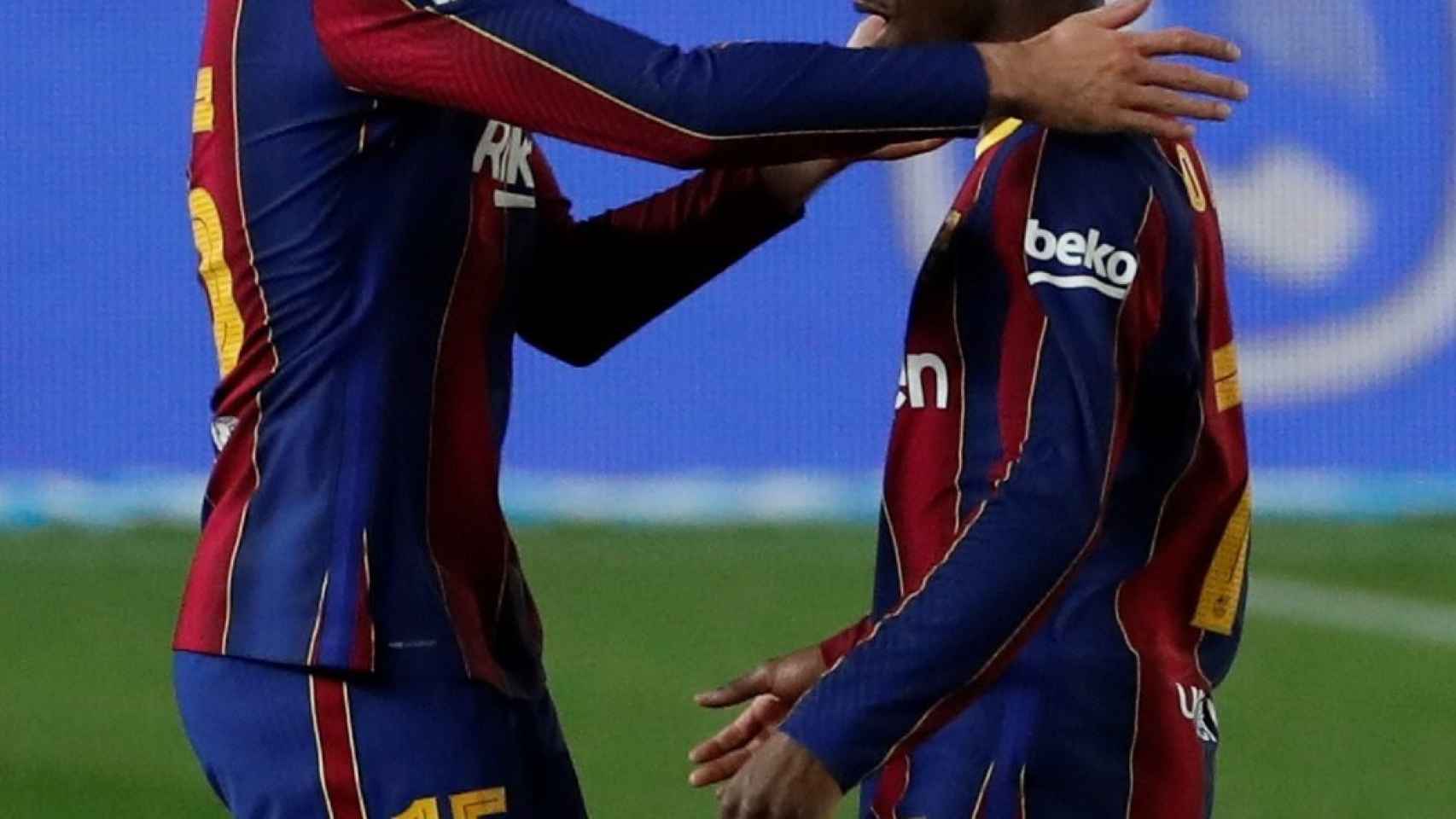 Lenglet celebra un gol con Dembelé / EFE