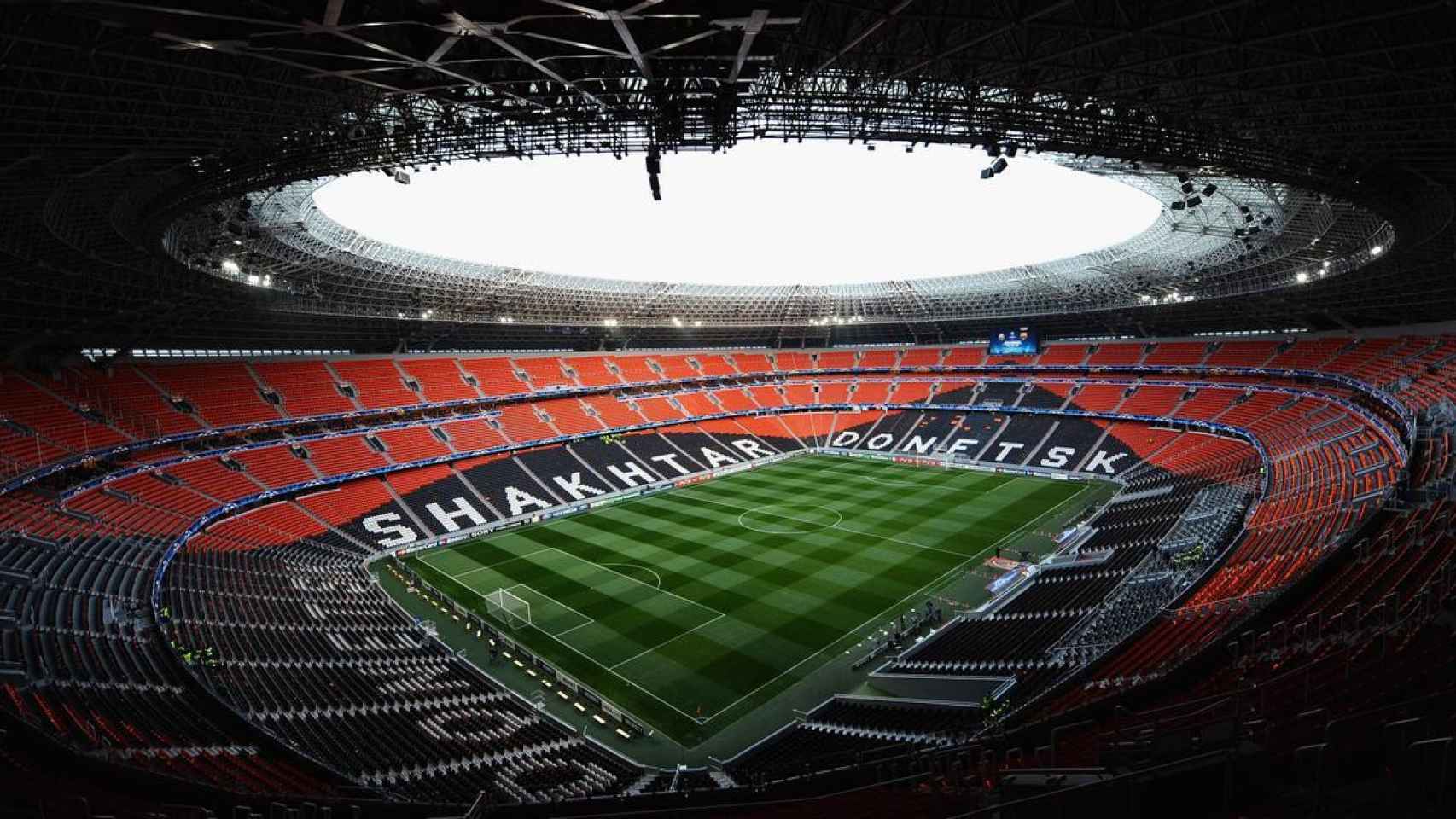 EL Donbas Arena, poco después de su estreno en 2009