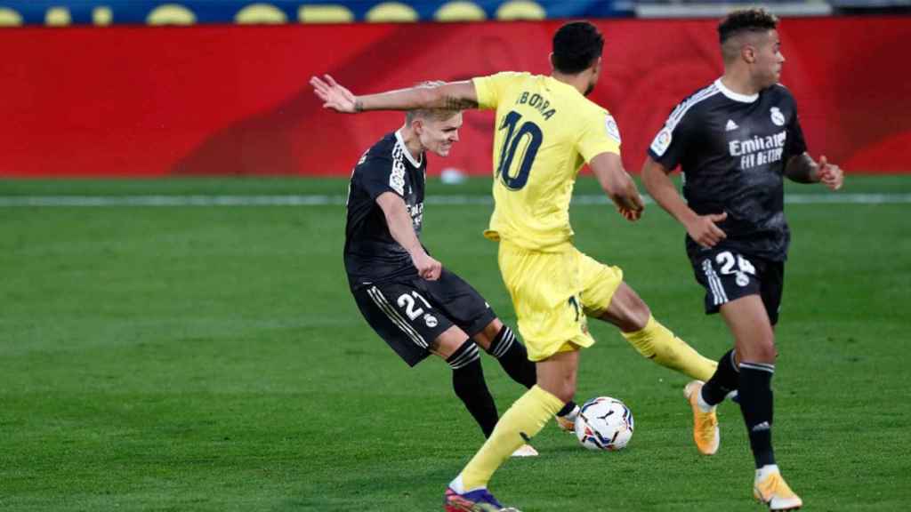 Martin Odegaard y Mariano ante el Villarreal / REAL MADRID