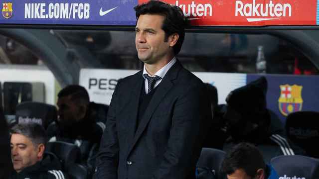 El técnico del Real Madrid, Santiago Solari, en el banquillo del Camp Nou / EP