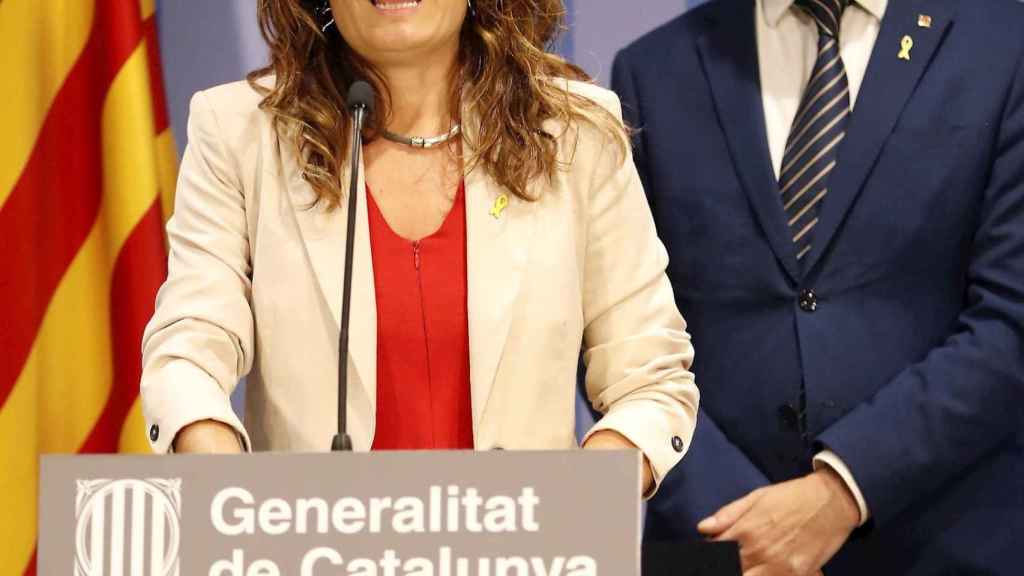 La 'consellera' de Presidencia de la Generalitat, Laura Vilagrà, y el vicepresidente 'conseller' de Políticas Digitales y Territorio, Jordi Puigneró, en su rueda de prensa / EFE