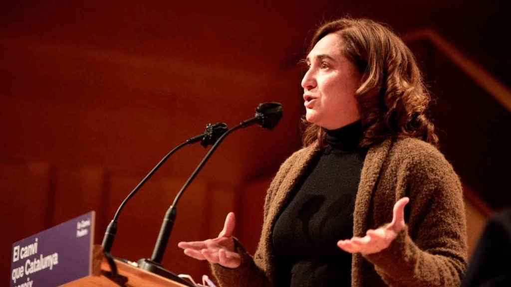 Ada Colau, alcaldesa de Barcelona y presidenta del AMB, en un acto político / EFE