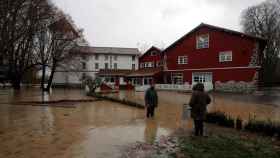 Una calle inundada en Pamplona, Navarra / VILLAR LÓPEZ - EFE