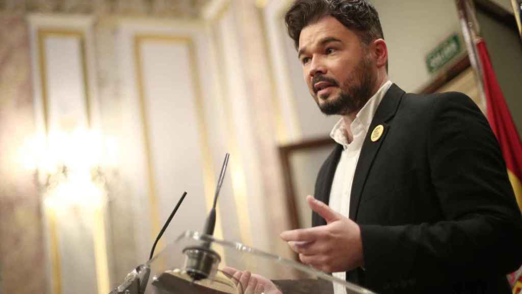 El diputado de ERC Gabriel Rufián, dando una rueda de prensa en el Congreso de los Diputados / EUROPA PRESS