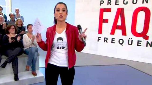 Laura Rosel, presentadora del polémico programa de TV3 FAQS, con la camiseta con la cara de Carles Puigdemont / TV3