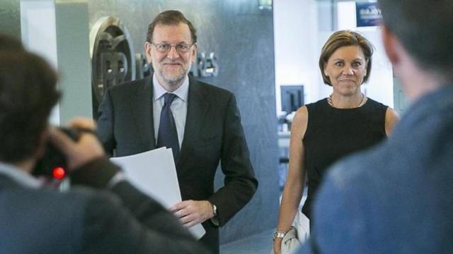 El presidente del Gobierno en funciones y presidente del PP, Mariano Rajoy, y la secretaria general, María Dolores de Cospedal en una imagen de archivo