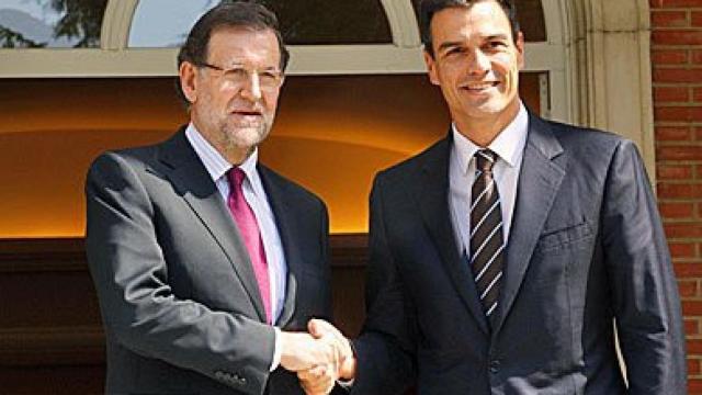 El presidente del Gobierno, Mariano Rajoy, y el secretario general del PSOE, Pedro Sánchez