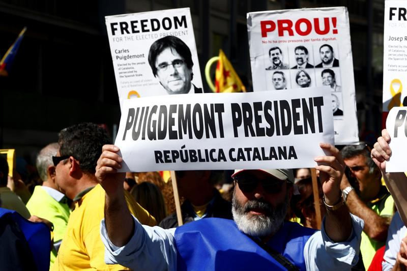 Manifestación en Barcelona en defensa de los dirigentes independentistas en prisión preventiva