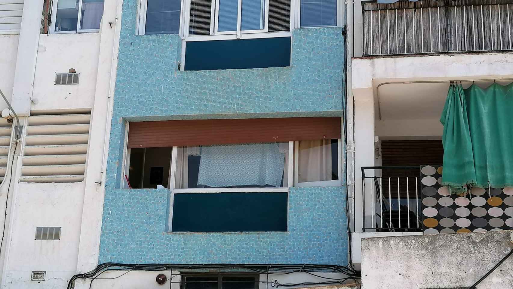 Uno de los pisos okupados de los Apartamentos Codina de Calella / CEDIDA