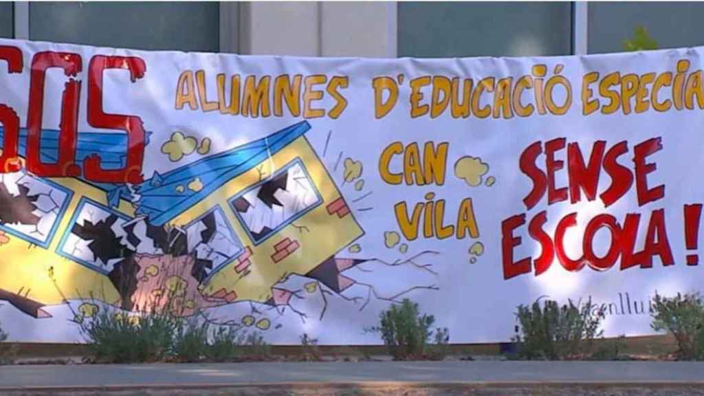 Las familias del centro de educación especial Can Vila exigen a Educación una solución tras quedarse sus hijos en la calle / CEDIDA