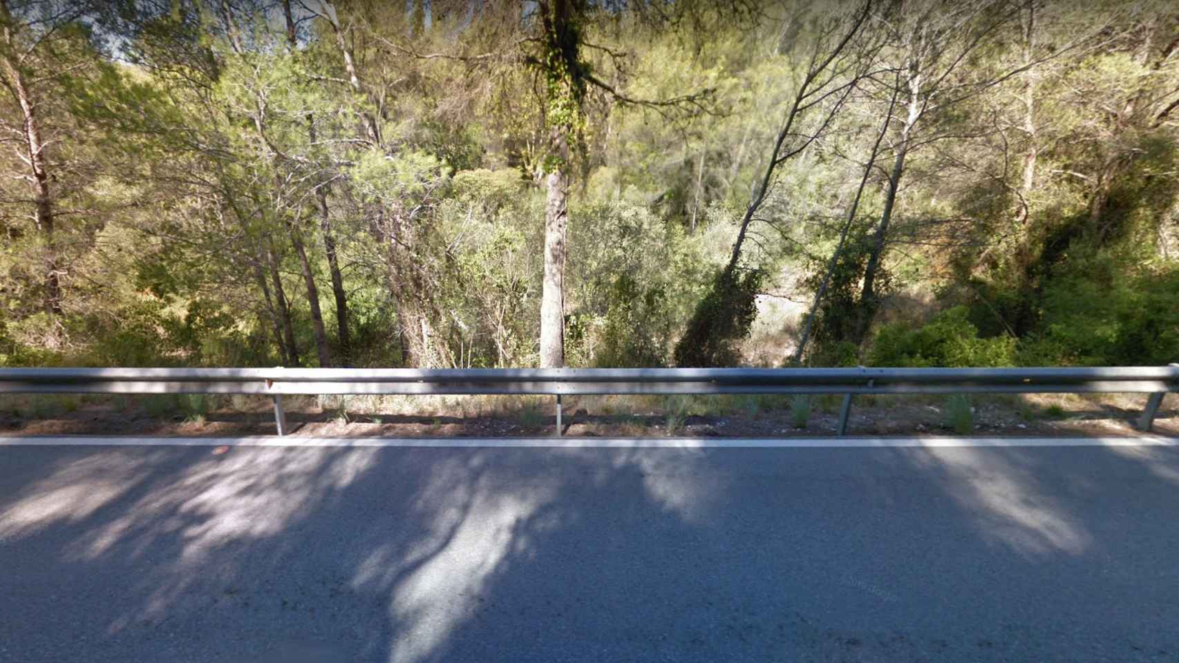 Un tramo de la carretera BV-2115, donde se produjo el accidente del motorista / GOOGLE MAPS