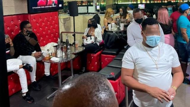 Una de las fiestas ilegales en Badalona / AJUNTAMENT DE BADALONA