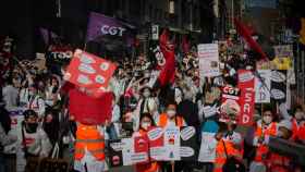 Manifestantes, este miércoles, en la Via Laietana de Barcelona / DAVID ZORRAKINO - EUROPA PRESS