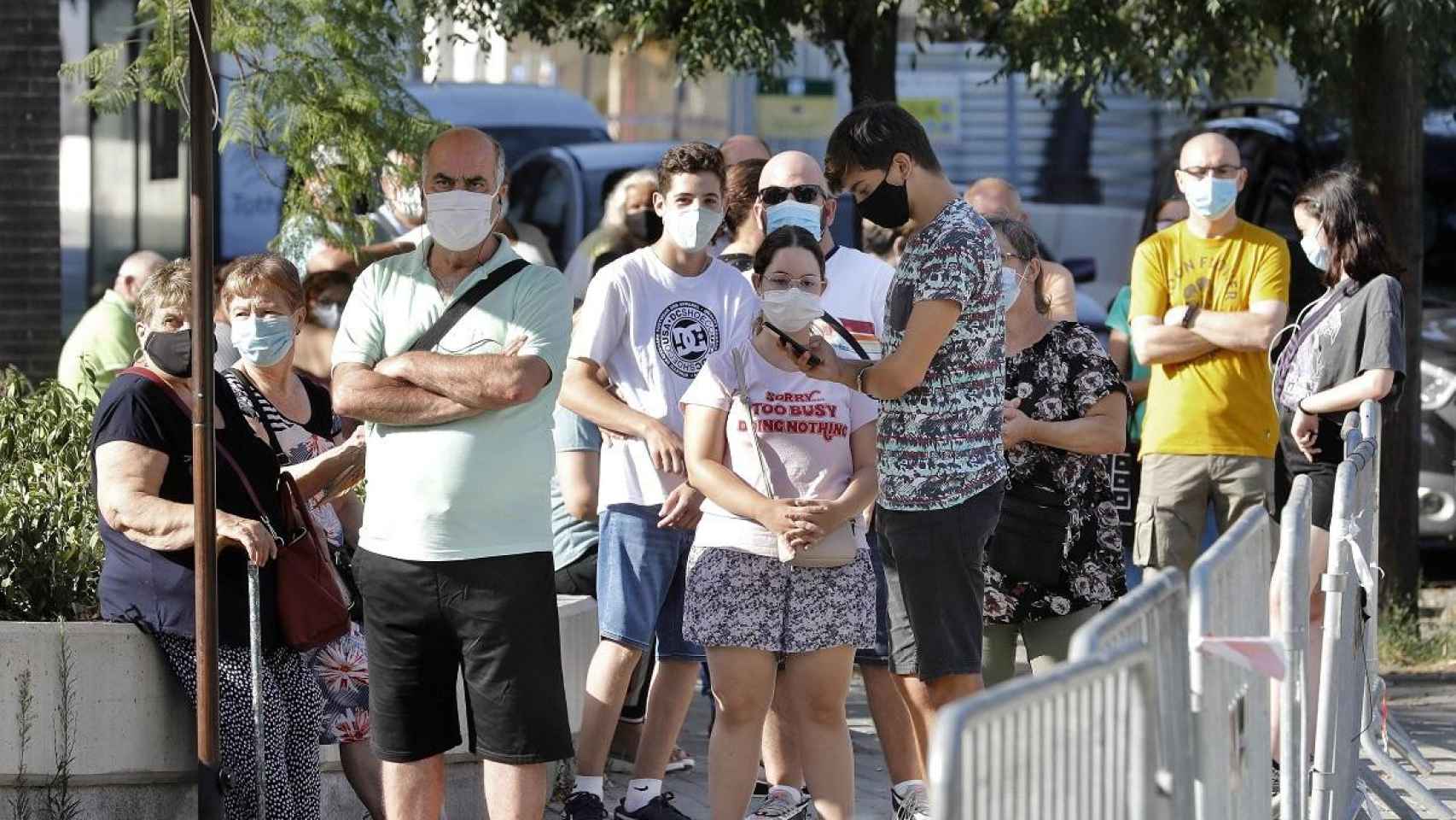 Primer cribaje masivo del coronavirus en Barcelona en el barrio de Torre Barró / EP