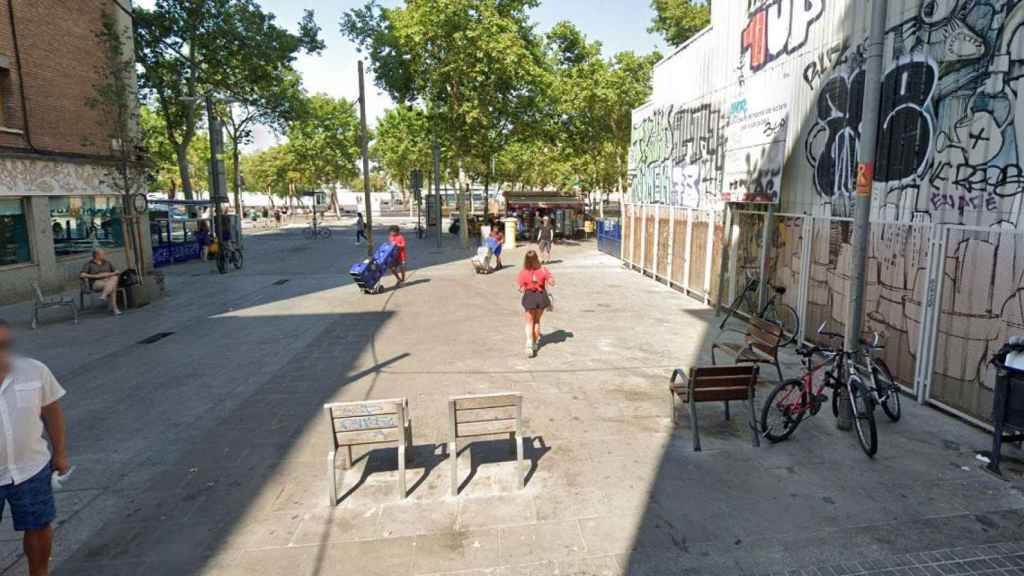 Una plaza del barrio barcelonés de la Barceloneta, donde se ha producido la detención / GOOGLE MAPS