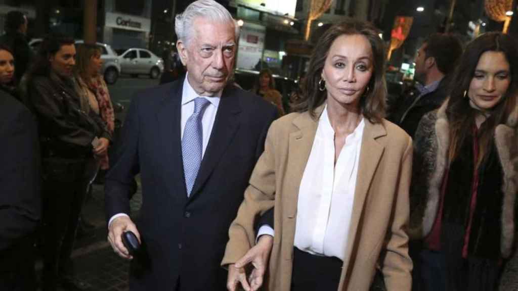 El escritor peruano Mario Vargas Llosa y su pareja Isabel Preysler.