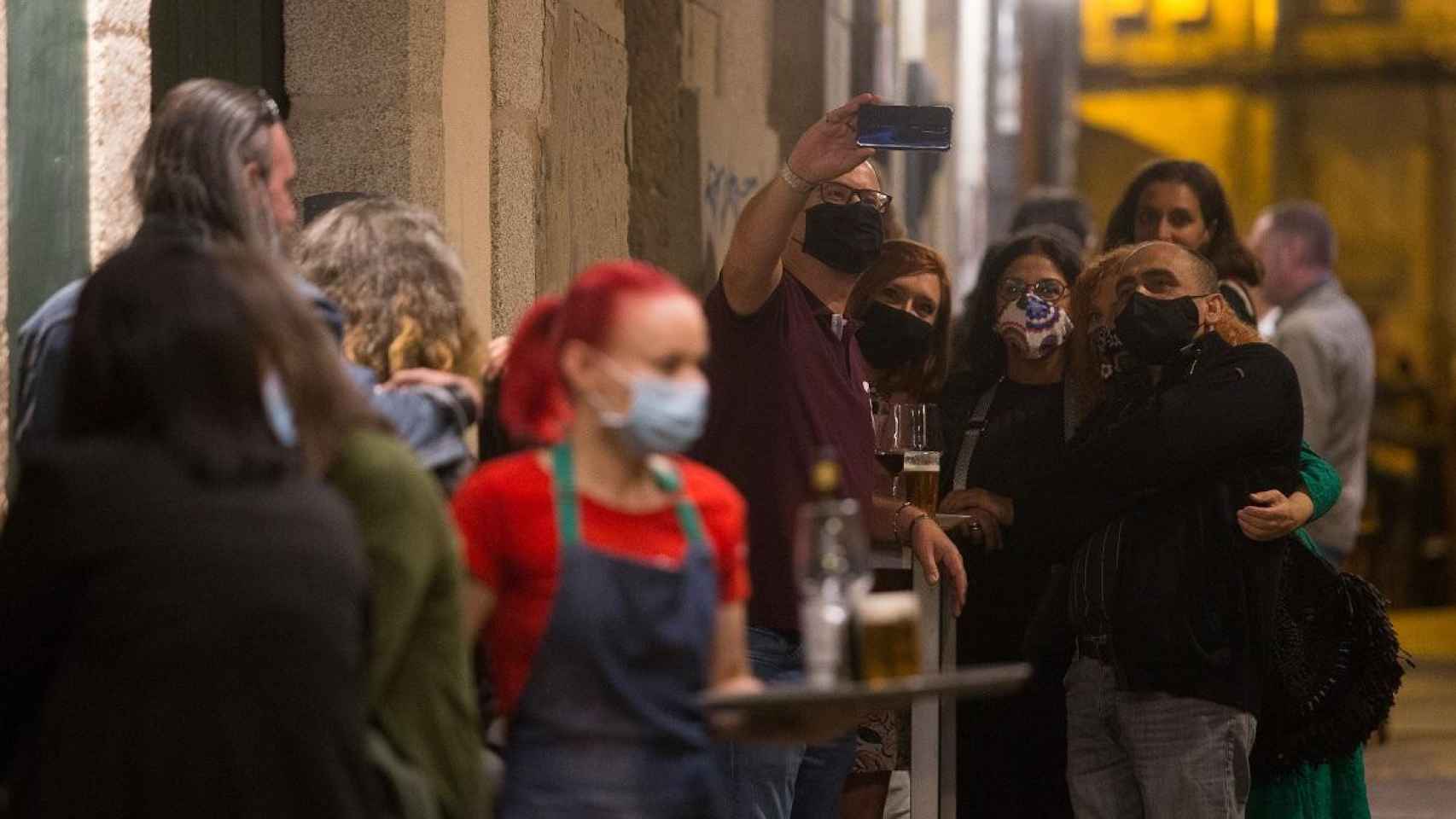 Ambiente del ocio nocturno durante la pandemia del coronavirus / EP