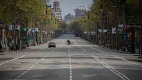 El Paseo de Gracia de Barcelona, sin taxis y casi vacío en la segunda semana del estado de alarma por el coronavirus / EUROPA PRESS