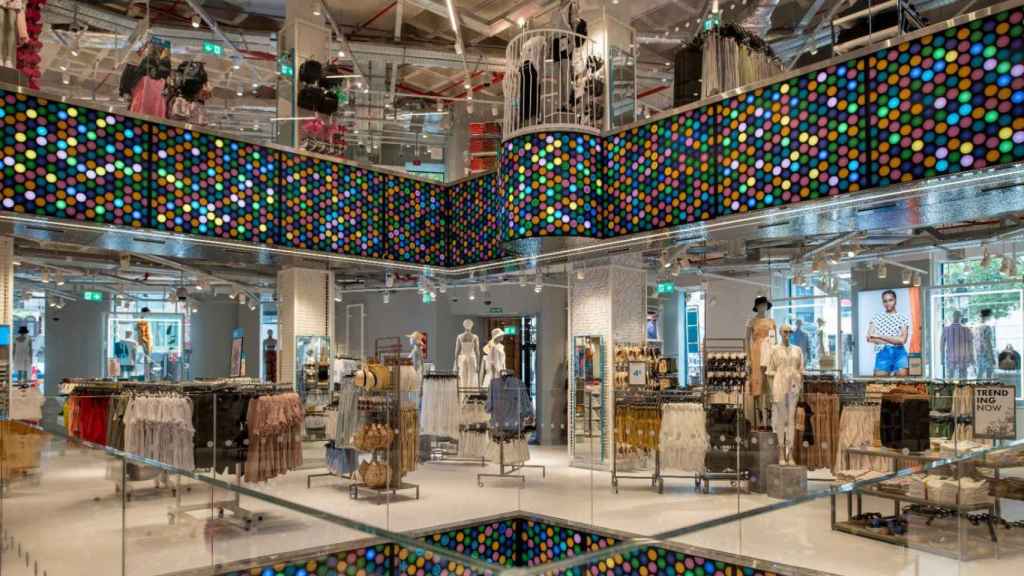 Interior de la nueva tienda de Primark en Plaza de Cataluña (Barcelona) / Primark