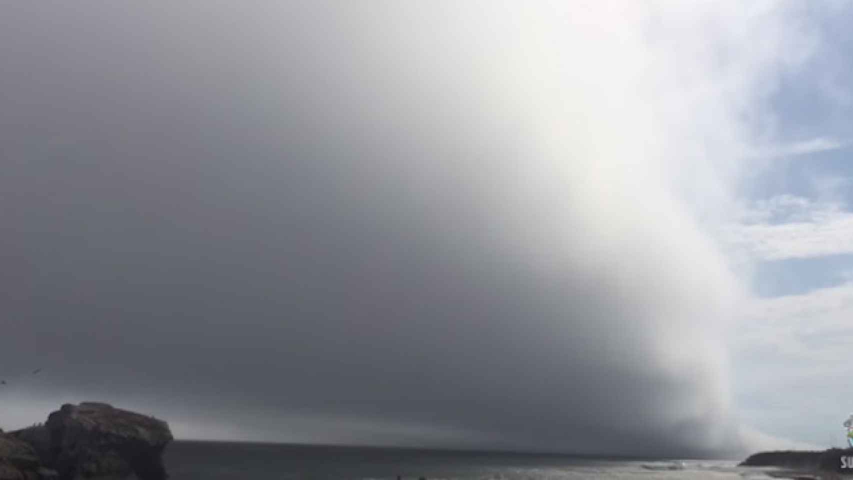 La nube que pasó por la playa