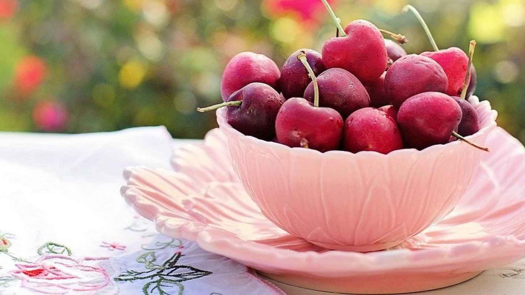 Cerezas, uno de los productos estrella de las fruterías a domicilio en Barcelona / Jill Wellington EN PIXABAY